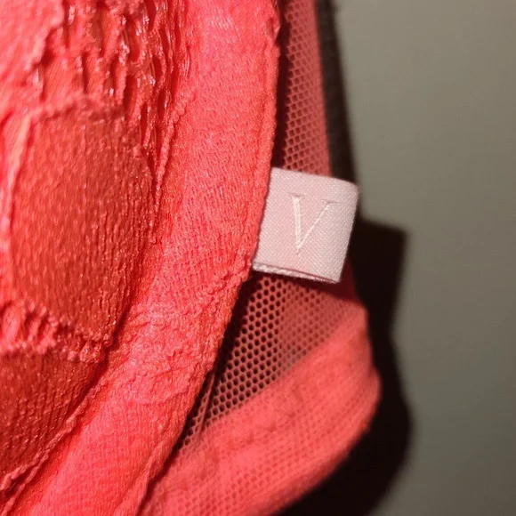 Victoria's Secret Pink Bra with Molded Cups and Smooth Finish - Picture 3 of 8
